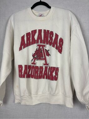 Jerzees Vintage White Crewneck Sweatshirt with Red Arkansas Razorbacks Graphic L